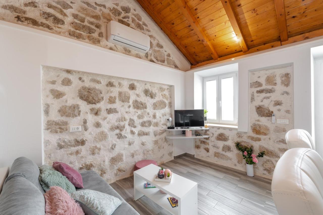شقة Little Stone House Buici  المظهر الخارجي الصورة